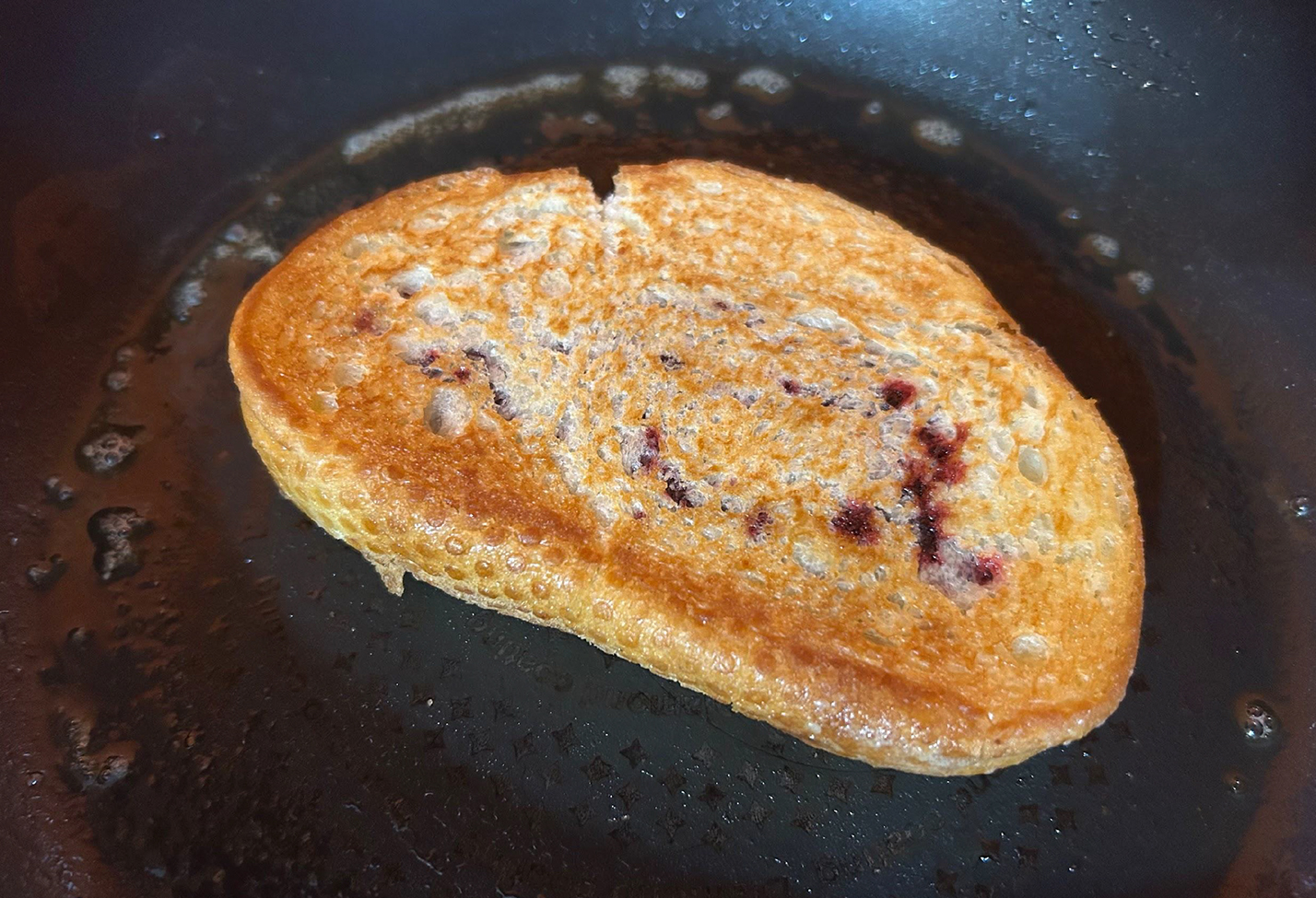 ブラックカラントのグリルドチーズサンド