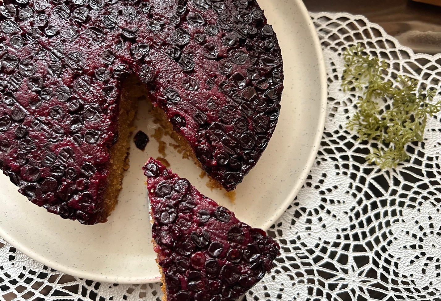 ブラックカラントと米粉の蜂蜜ケーキ