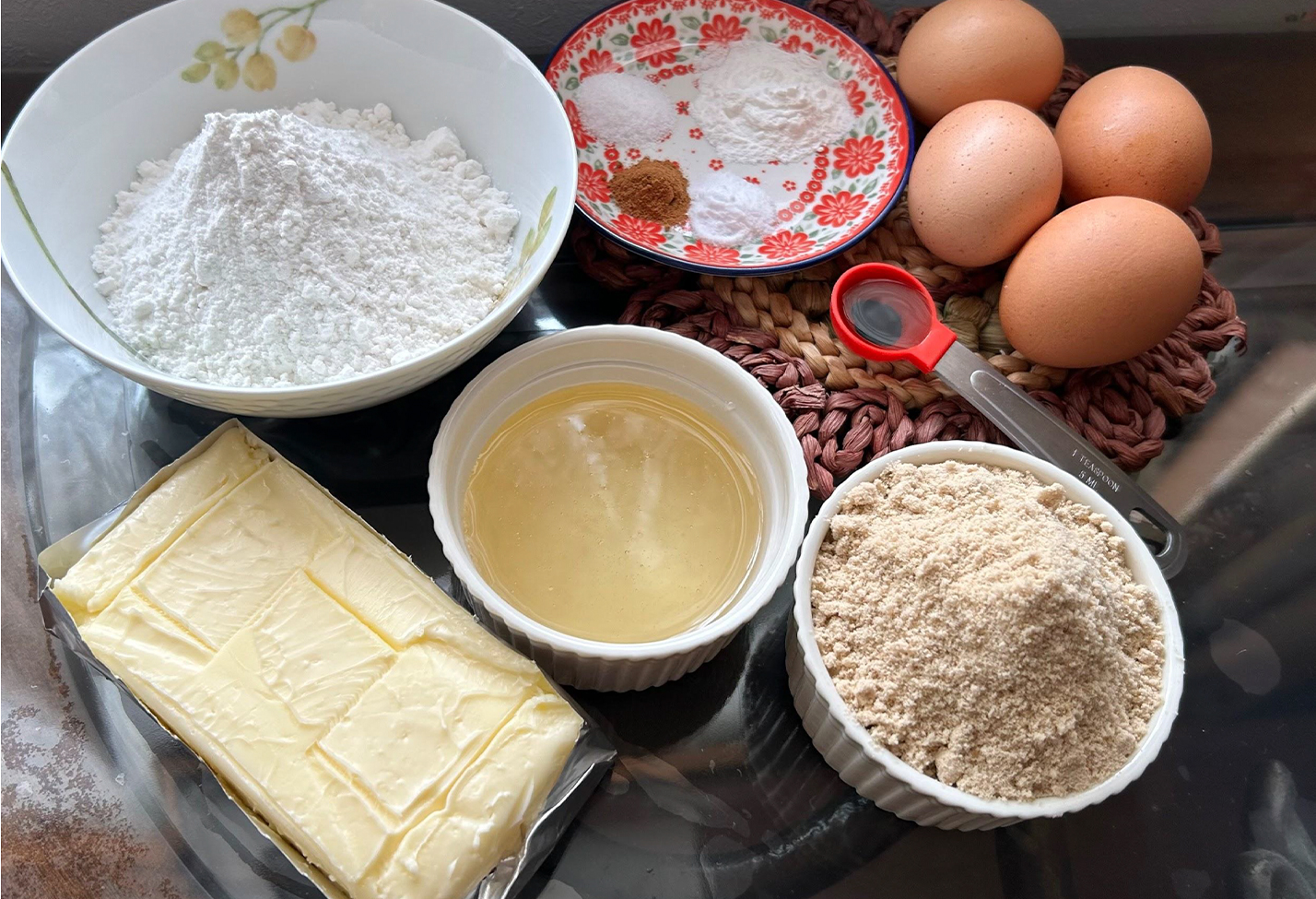 ブラックカラントと米粉の蜂蜜ケーキ