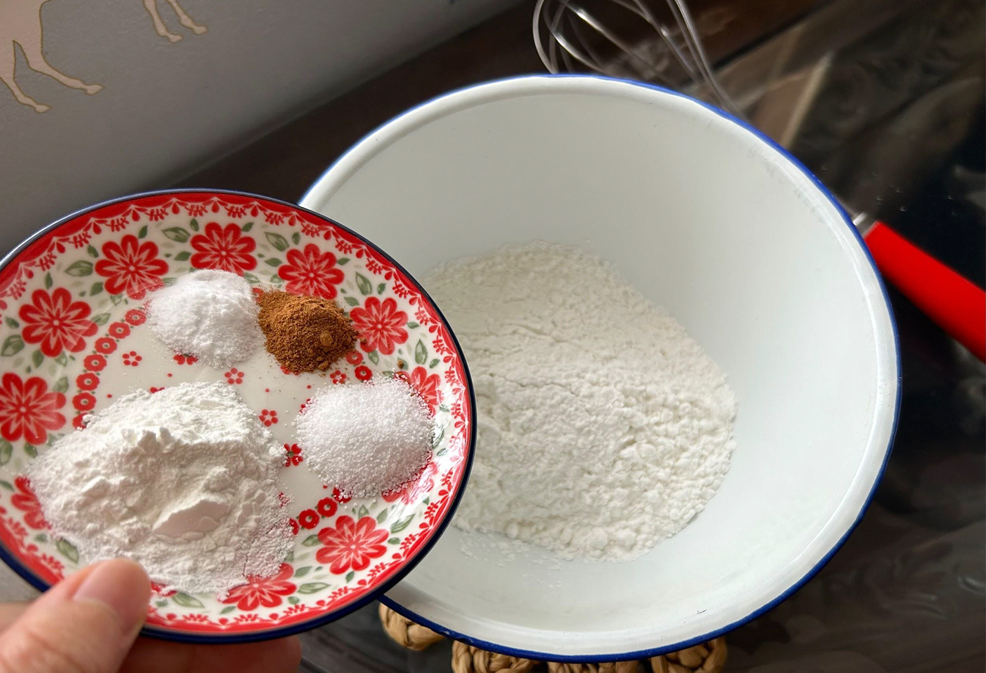 ブラックカラントと米粉の蜂蜜ケーキ