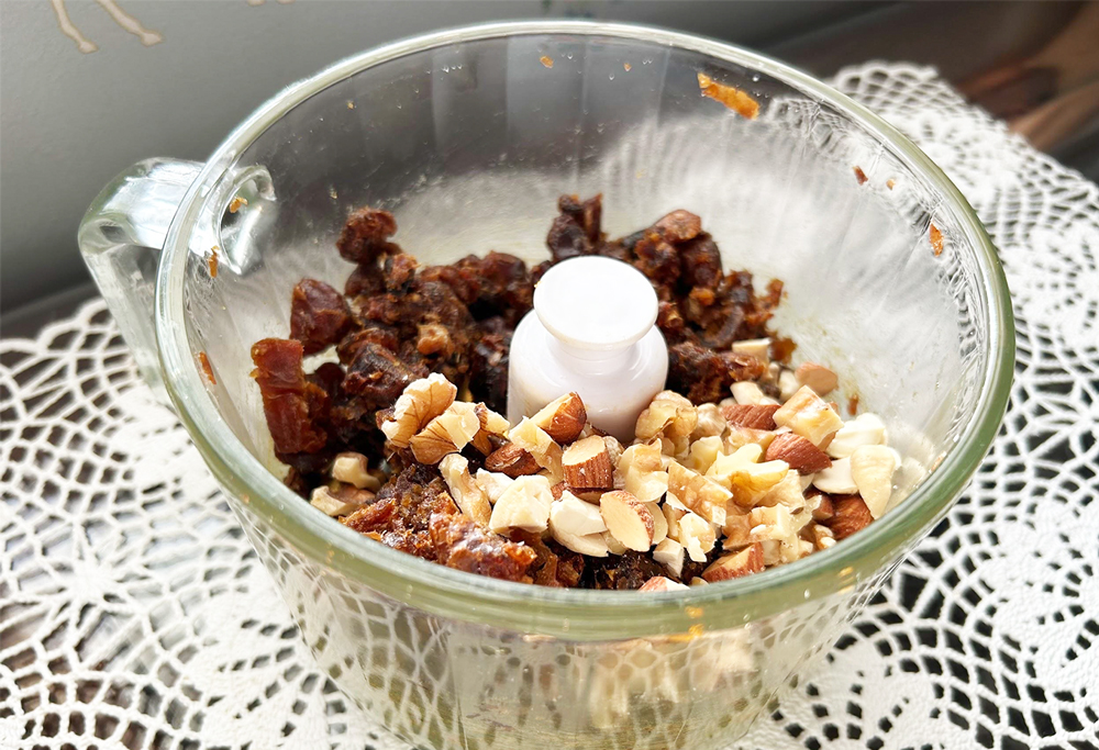 抹茶とブラックカラントのエナジーボール