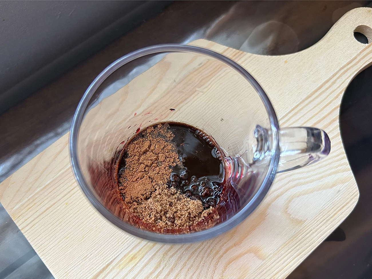 ブラックカラントと黒糖のラテ