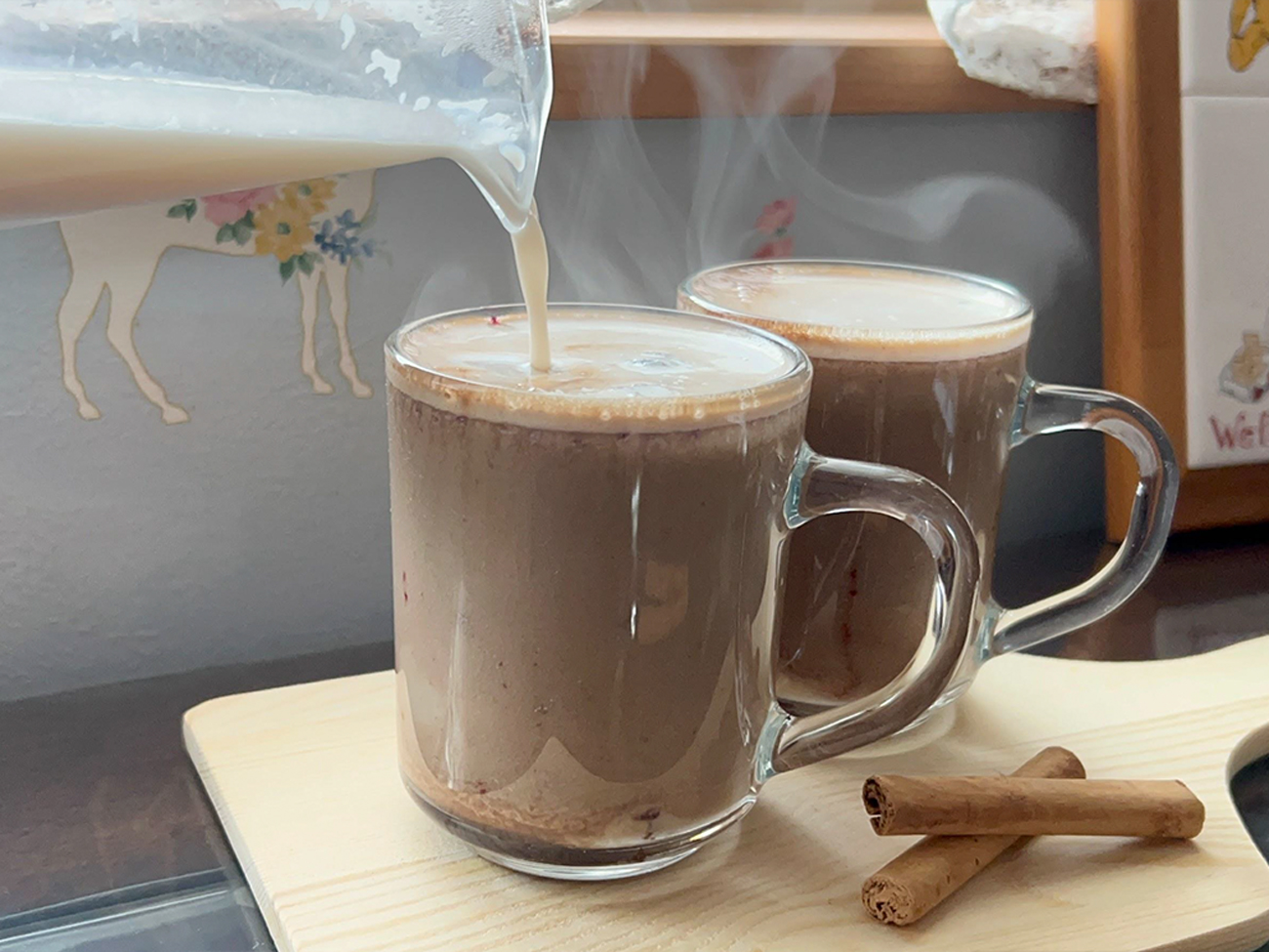 ブラックカラントと黒糖のラテ